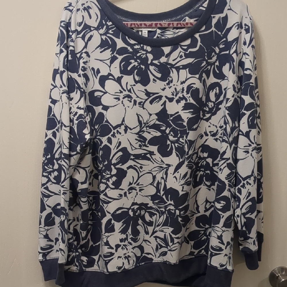 Emily Daniels Blue And White Floral Print Sweatshirt